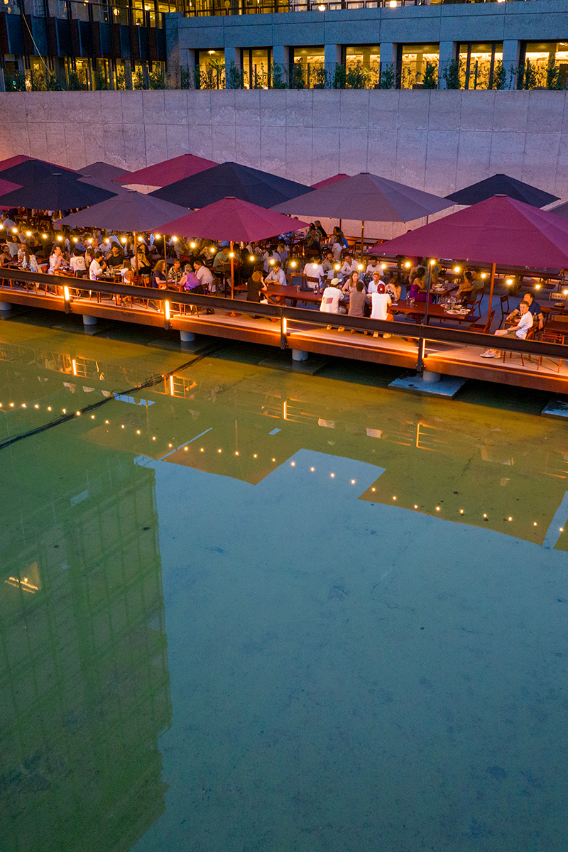 FOX Foodmarket by Night Terrace Privatize