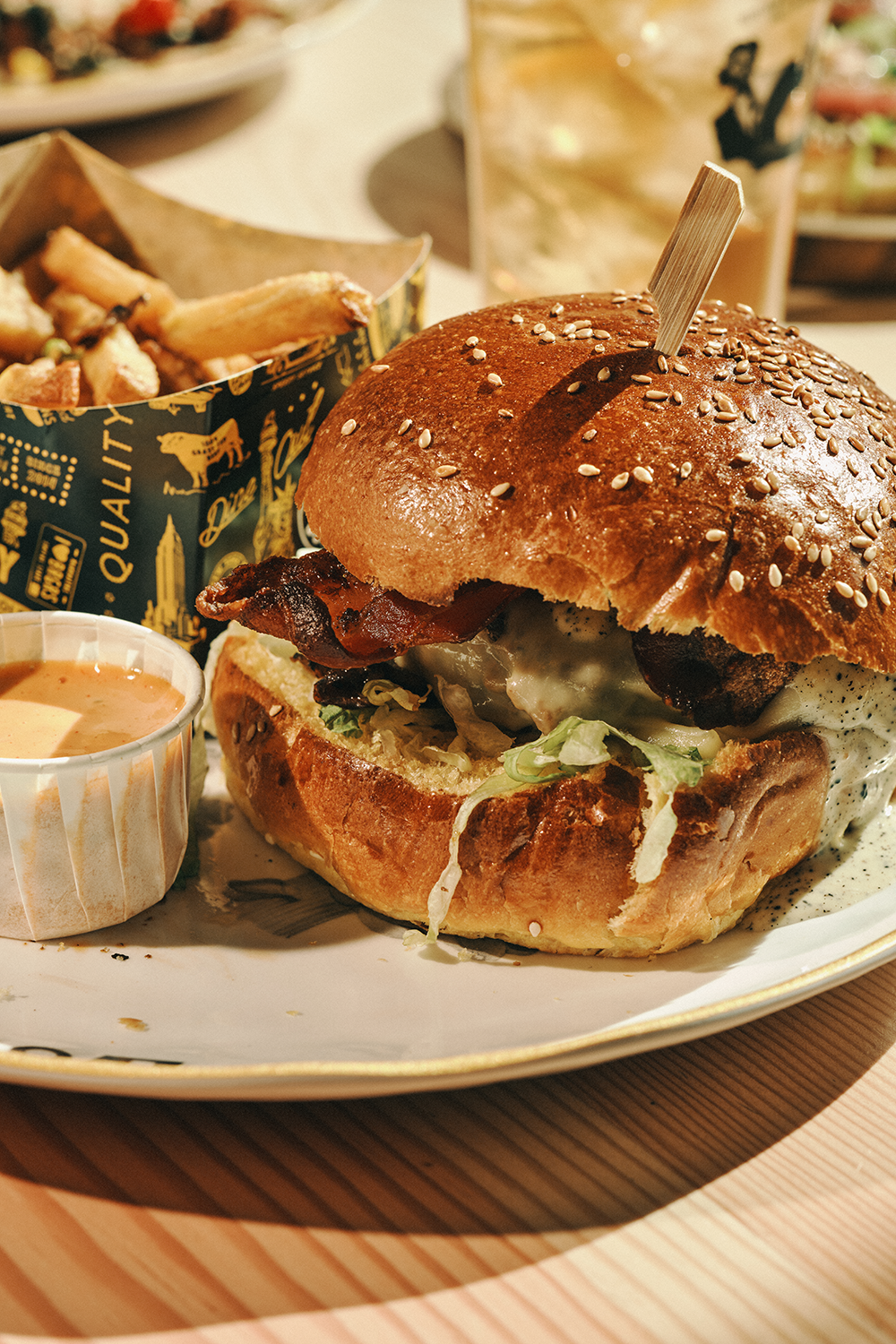 Manhattn's burger close view